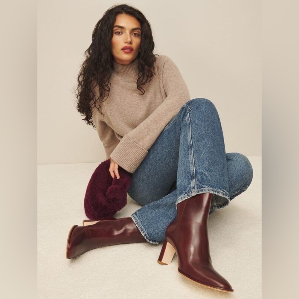 NEW Reformation Gillian Ankle Boot In Wine Size 8